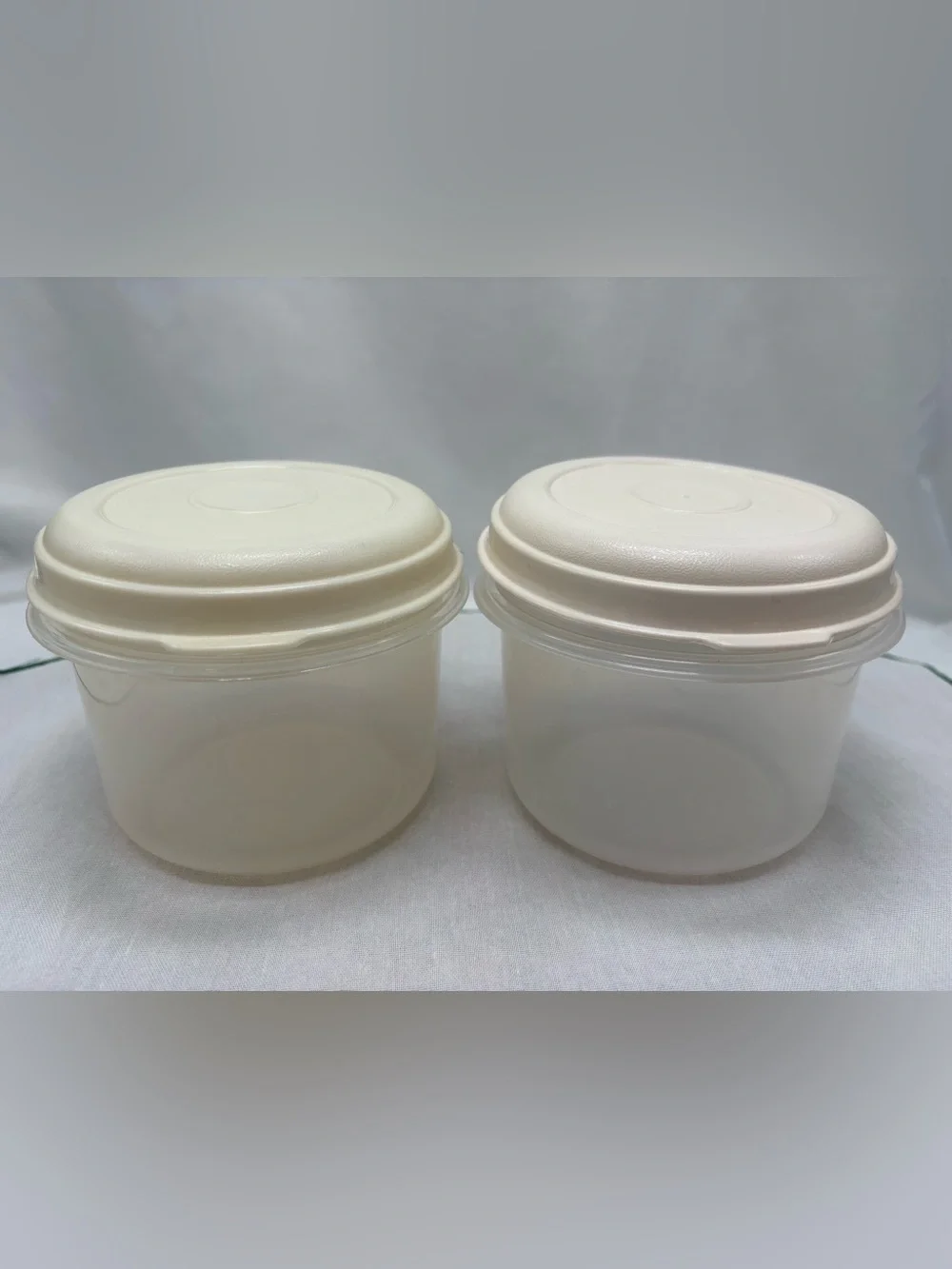 2 Vintage Rubbermaid #7 0020 Servin Saver 3 Cup Storage Containers & Almond Lids
